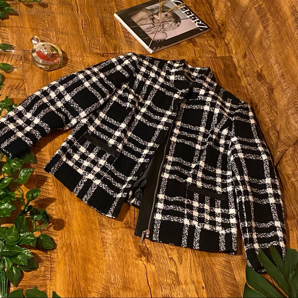 Host Pick <3 - TanJay Black and white plaid tweed blazer size 6P
